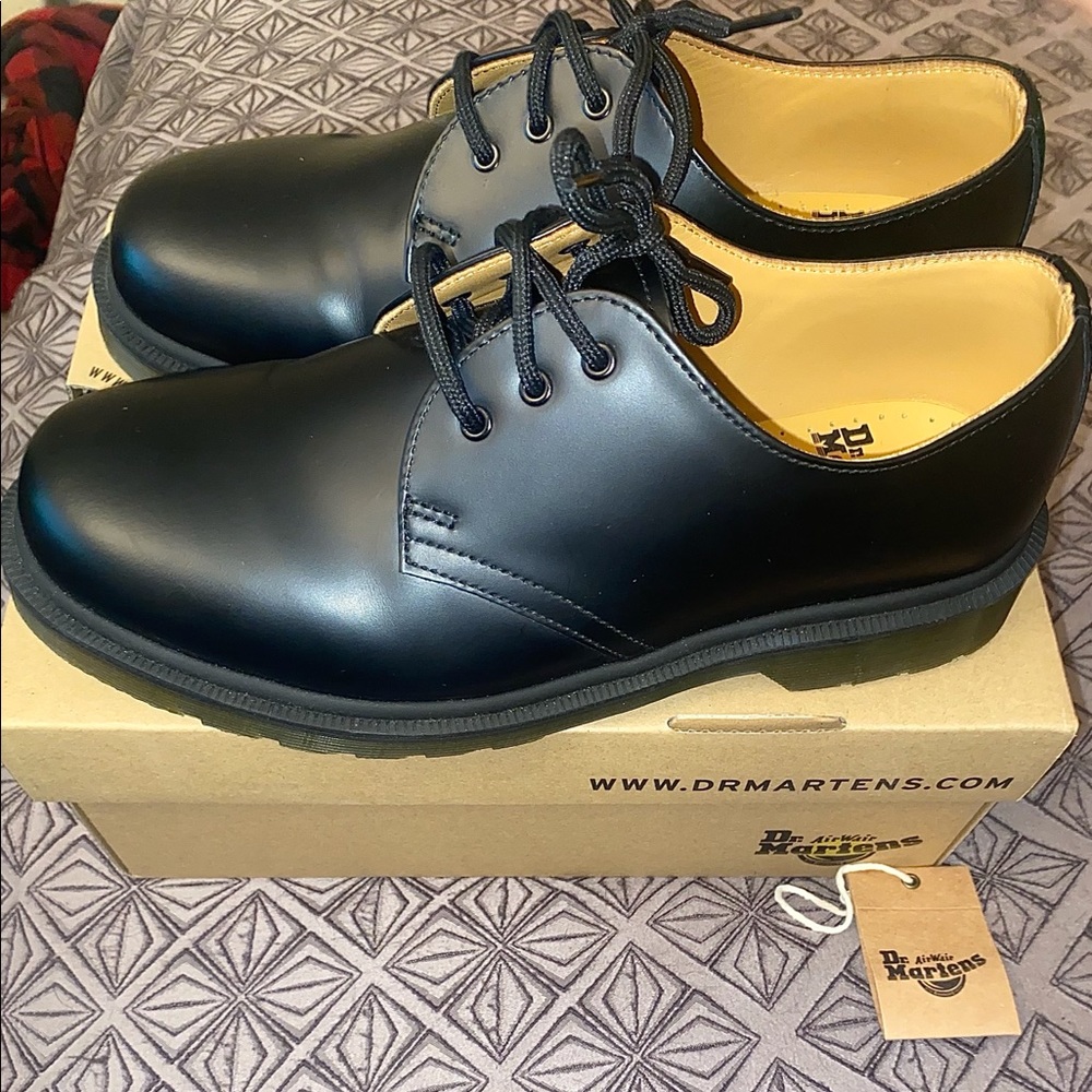 Dr Martens 3 hole Black 1461 smooth black Size 8 women’s Size 7 men’s
